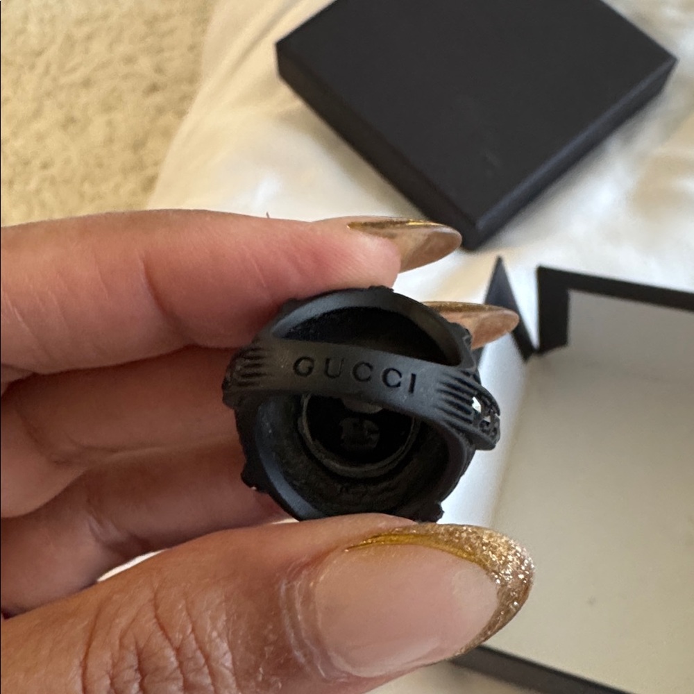 Gucci Black Resin Button Ring with Gold Logo- brand new no tags - Picture 6 of 6